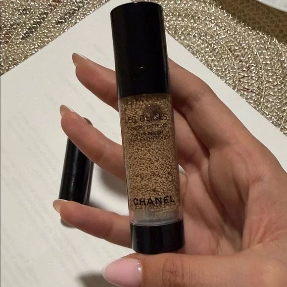 CHANEL Les Beiges Foundation - b20 - Picture 2 of 6